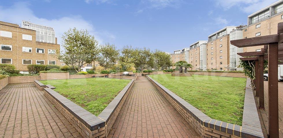			NEW INSTRUCTION , 2 Bedroom, 1 bath, 1 reception Penthouse			 City Harbour, Selsdon Way, Canary Wharf